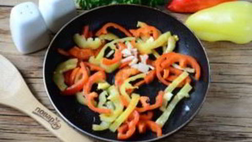 мясные роллы, фаршированные овощами