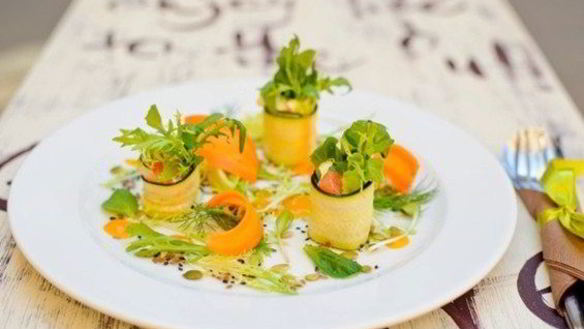 Рецепт Овощные роллы из цукини с лососем и нежным сливочным сыром