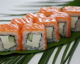 Роллы Филадельфия с авокадо и лососем