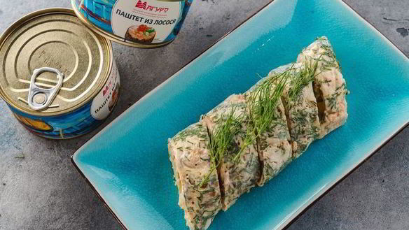 Рецепт Роллы из омлета с муссом из лосося и овощами