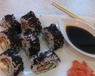 Роллы с икрой летучей рыбы