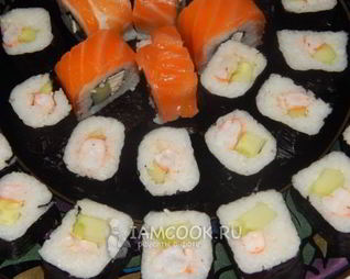 Роллы с креветками и огурцом