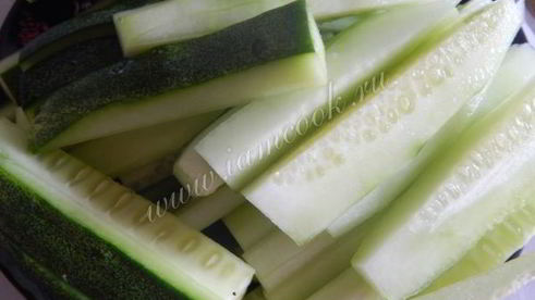 роллы с креветками и огурцом