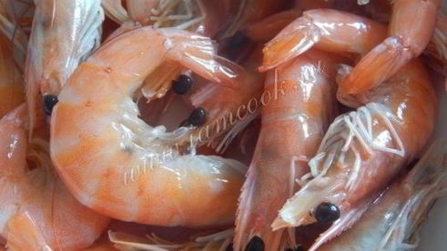 роллы с креветками и огурцом