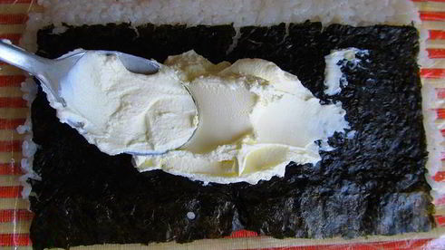 роллы с лососем и сыром филадельфия