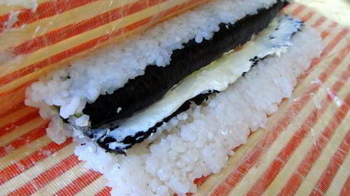 роллы с лососем и сыром филадельфия