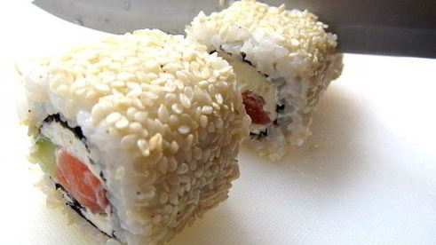 роллы с лососем и сыром филадельфия