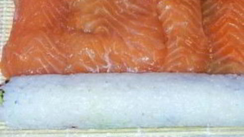 роллы с лососем