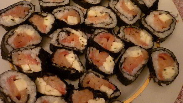 Рецепт Роллы с семгой и моцареллой