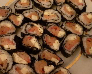 Роллы с семгой и моцареллой