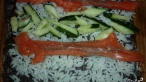 роллы с семгой и огурцом