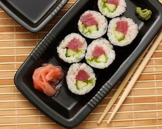 Роллы с тунцом и огурцом