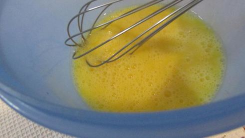 роллы с яичных блинчиков с курицей и салатом