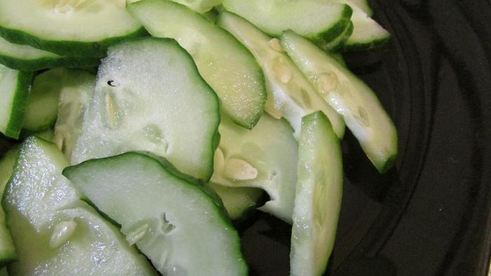 роллы с яичных блинчиков с курицей и салатом