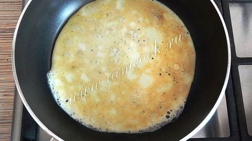 роллы с яичным блинчиком