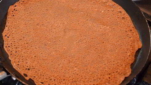 сладкие блинные роллы с творогом и фруктами