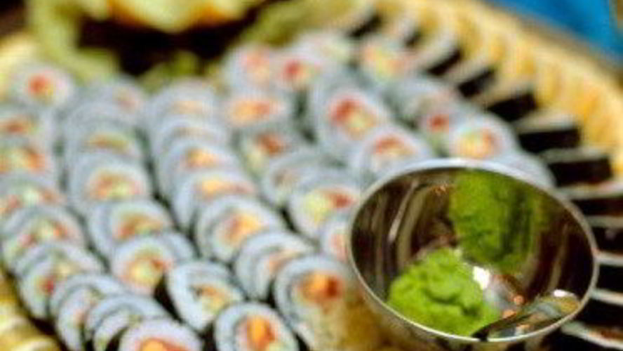 Рецепт теплые роллы с курицей, сыром и грибами