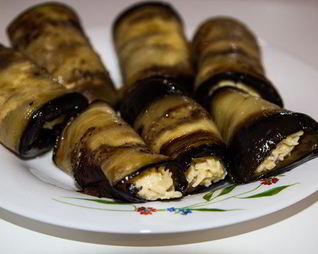 Баклажанные рулетики