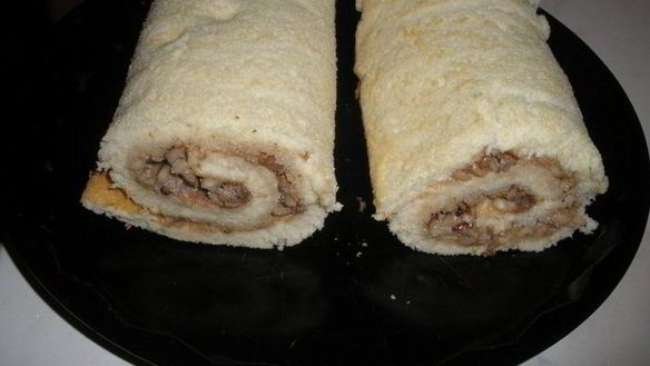 Рецепт Бисквитный рулет с орехами