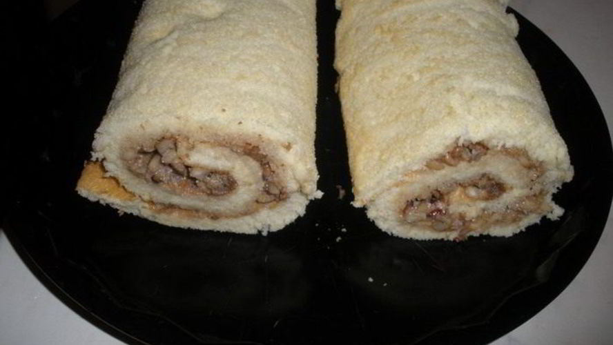 Рецепт бисквитный рулет с орехами