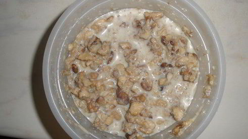 бисквитный рулет с орехами