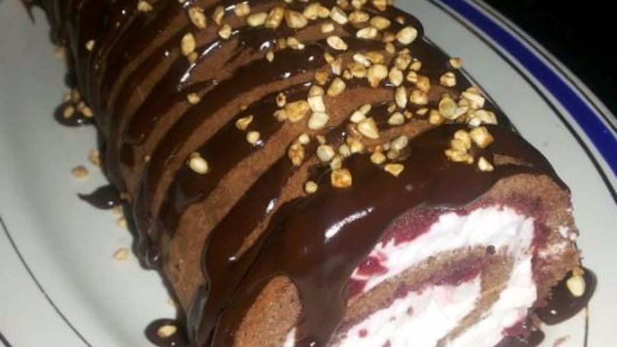 Рецепт бисквитный рулет с птичьим молоком и ягодами