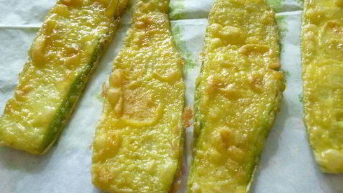 кабачковые рулетики с огуречно-сырной пастой