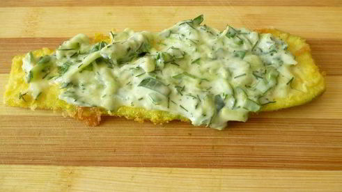 кабачковые рулетики с огуречно-сырной пастой