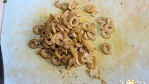 куриные рулеты с овощами и грудинкой