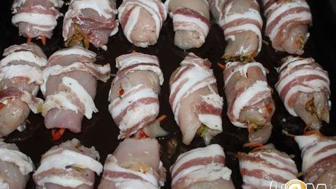 куриные рулеты с овощами и грудинкой