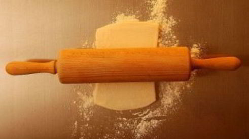 маковый рулет из слоеного теста