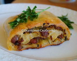 Мекленбургский картофельный рулет с начинкой из мяса и зелени