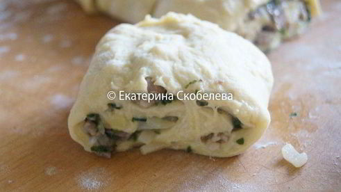 мекленбургский картофельный рулет с начинкой из мяса и зелени