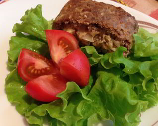 Мясной рулет из фарша с грибами