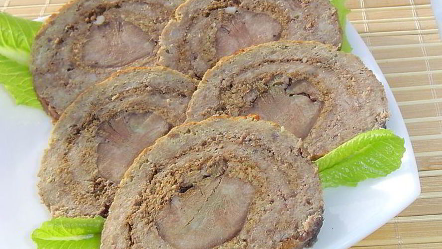 Рецепт мясной рулет с языком и орехами