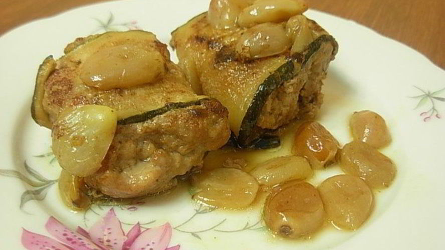 Рецепт мясные рулетики с соусом из винограда