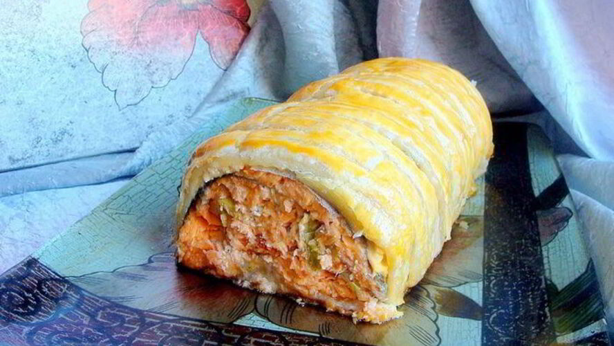 Рецепт острый лососевый рулет в тесте