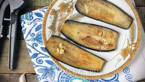 острые рулетики из баклажанов