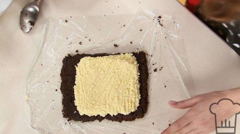 рулет баунти и чай с фруктами