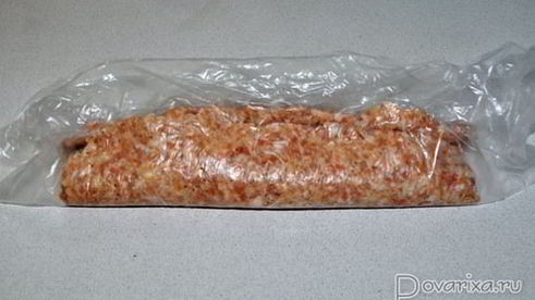 рулет из фарша с грибами и сыром в беконе