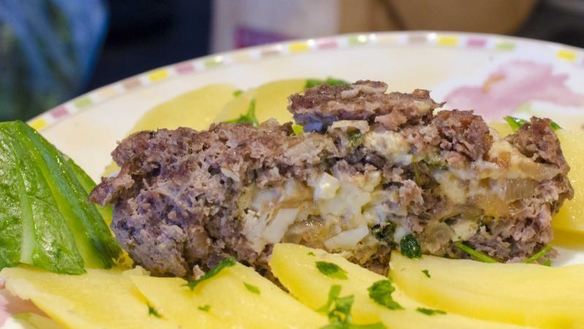 Рецепт Рулет из фарша с яйцом и сыром