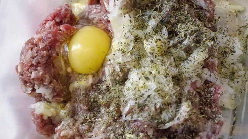 рулет из фарша с яйцом и сыром