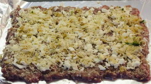 рулет из фарша с яйцом и сыром