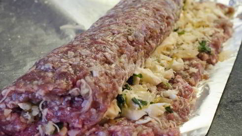 рулет из фарша с яйцом и сыром