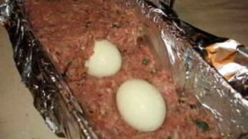 рулет из фарша с яйцом