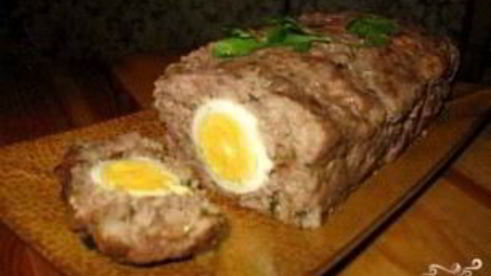 рулет из фарша с яйцом