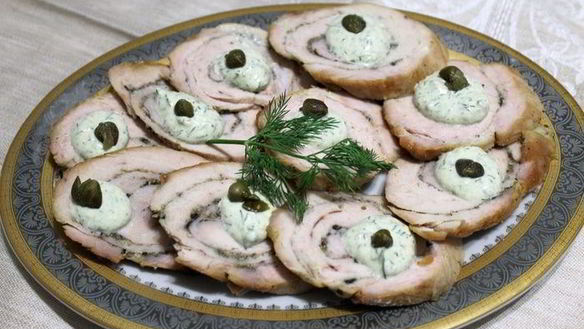 Рецепт Рулет из индейки под пикантным соусом