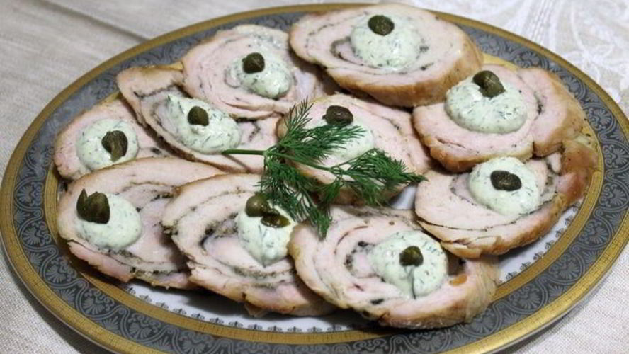 Рецепт рулет из индейки под пикантным соусом