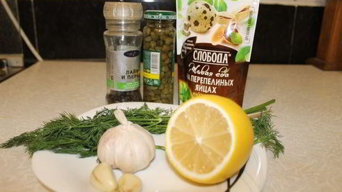 рулет из индейки под пикантным соусом