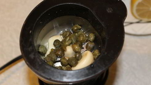 рулет из индейки под пикантным соусом